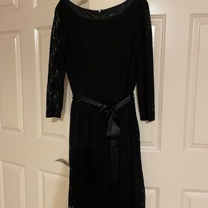 💃 Tahari black lace knee length dress with satin belt. Great condition!! Sz 14